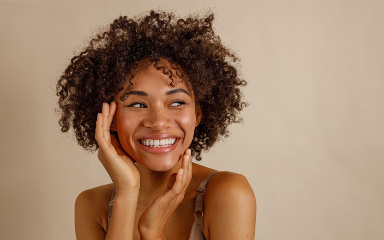 Macchie solari sul viso: le soluzioni naturali