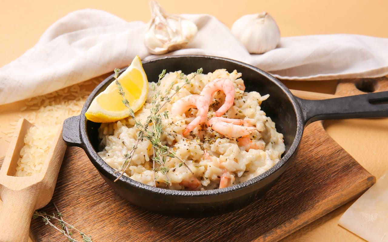 Risotto aux crevettes : astuces pour un plat équilibré et savoureux