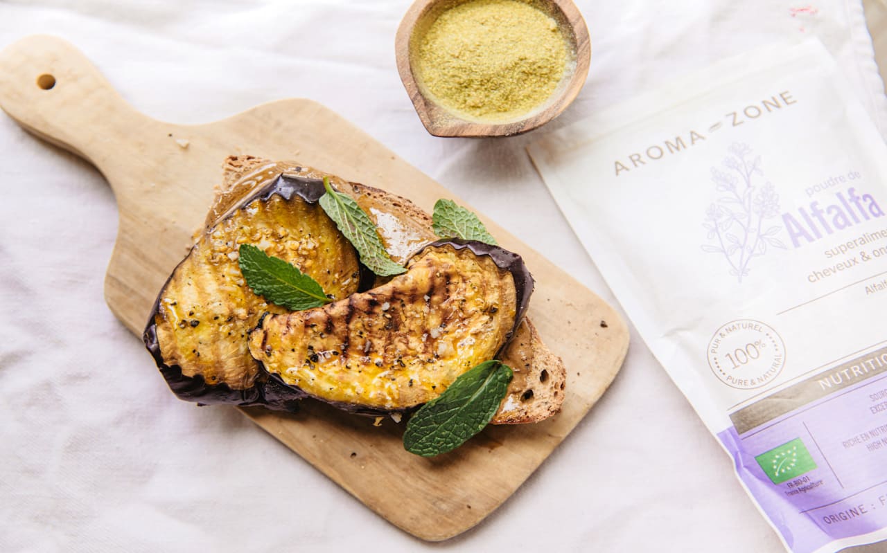 Tartine d’aubergine grillée à l’alfalfa : une recette végétale et savoureuse