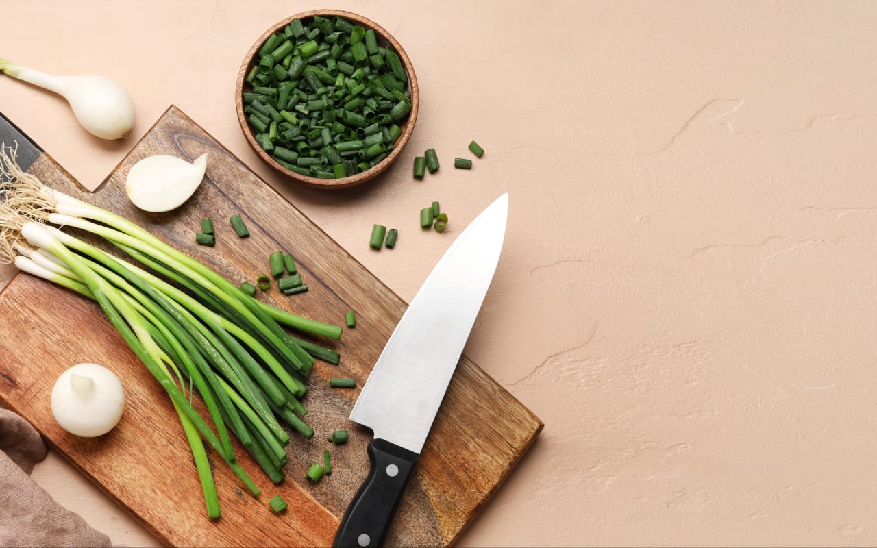 Oignon nouveau : tout savoir sur ce légume frais, ses variétés, bienfaits et usages naturels