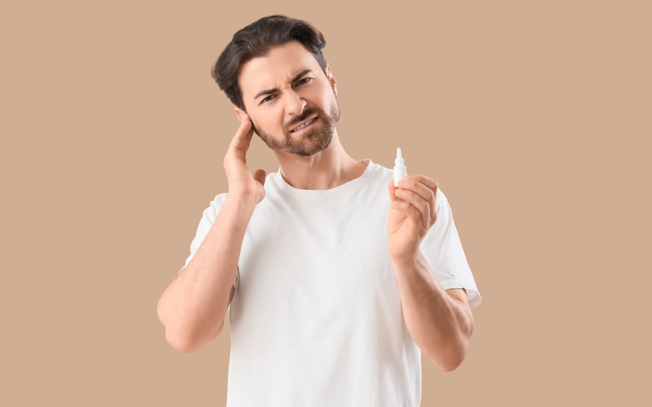 Oreille qui siffle : causes et solutions naturelles pour vous soulager efficacement