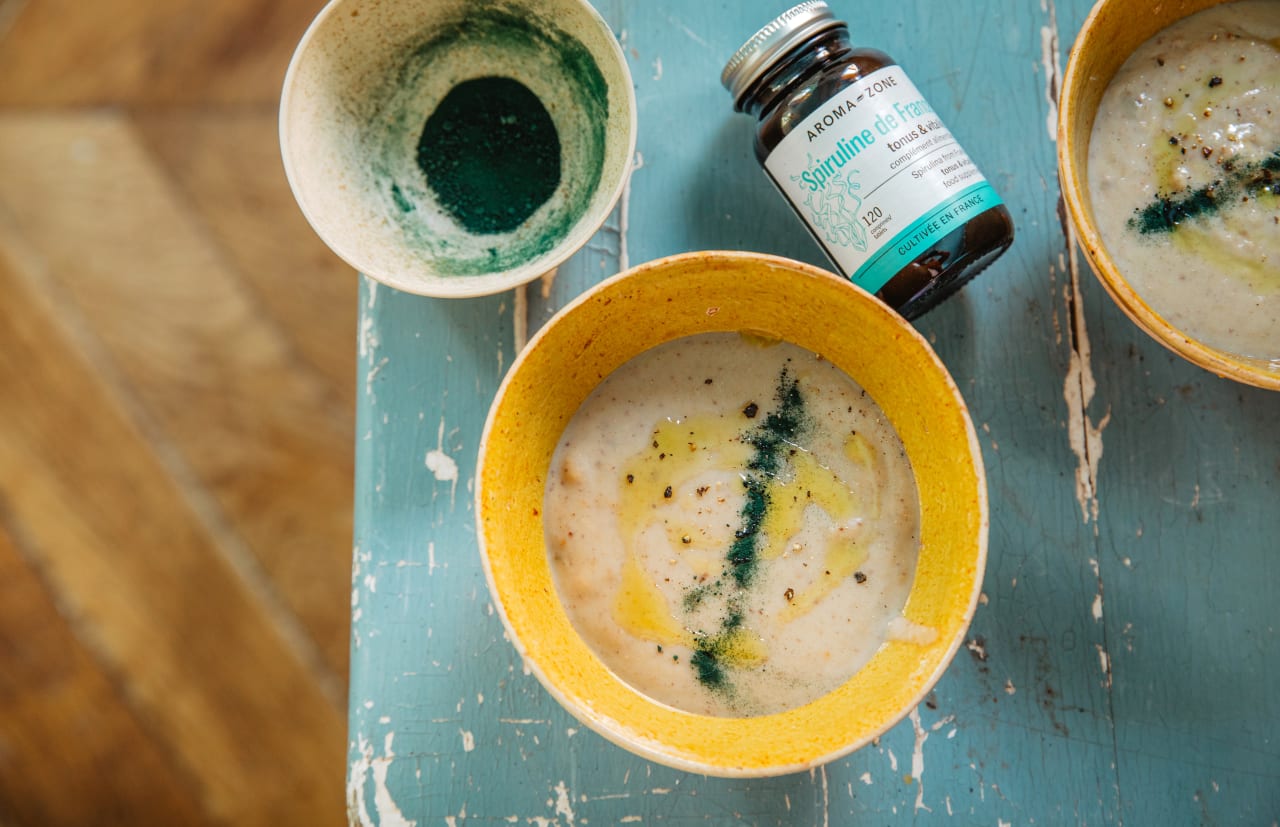 Velouté de topinambour, citron et spiruline : soupe détox, digestive et reminéralisante