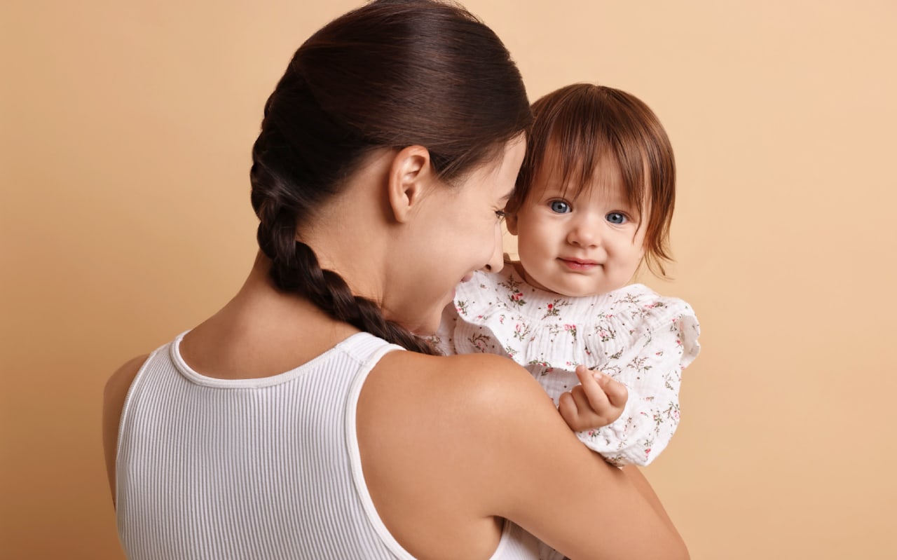 Courbe de poids bébé fille : tout savoir pour un suivi serein