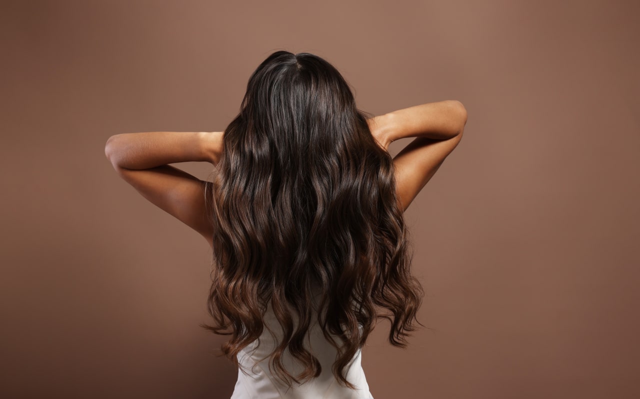 3 ingrédients suffisent : le masque maison qui accélère la pousse des cheveux