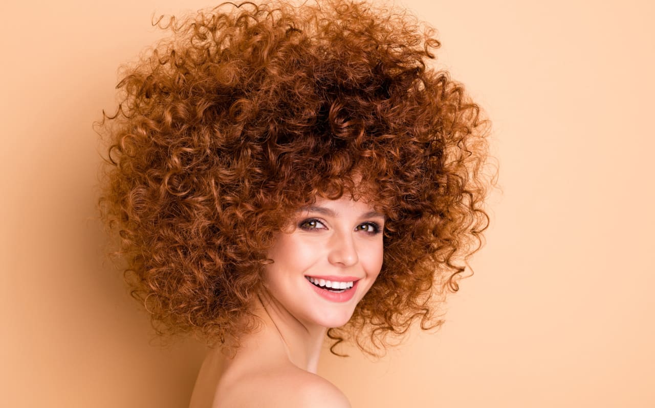 Come prendersi cura dei capelli rossi ogni giorno?