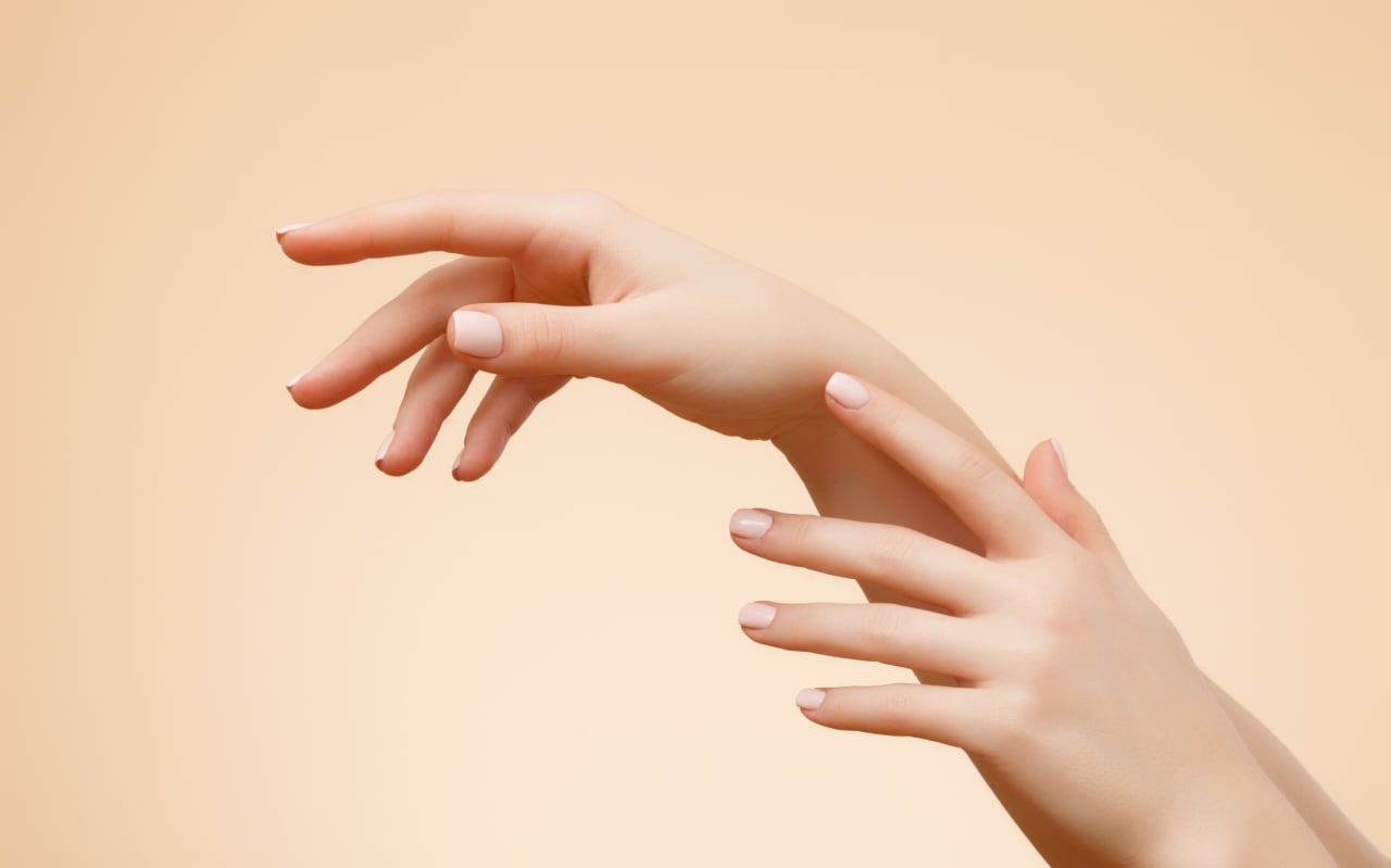 Les Ongles striés : causes et solutions naturelles