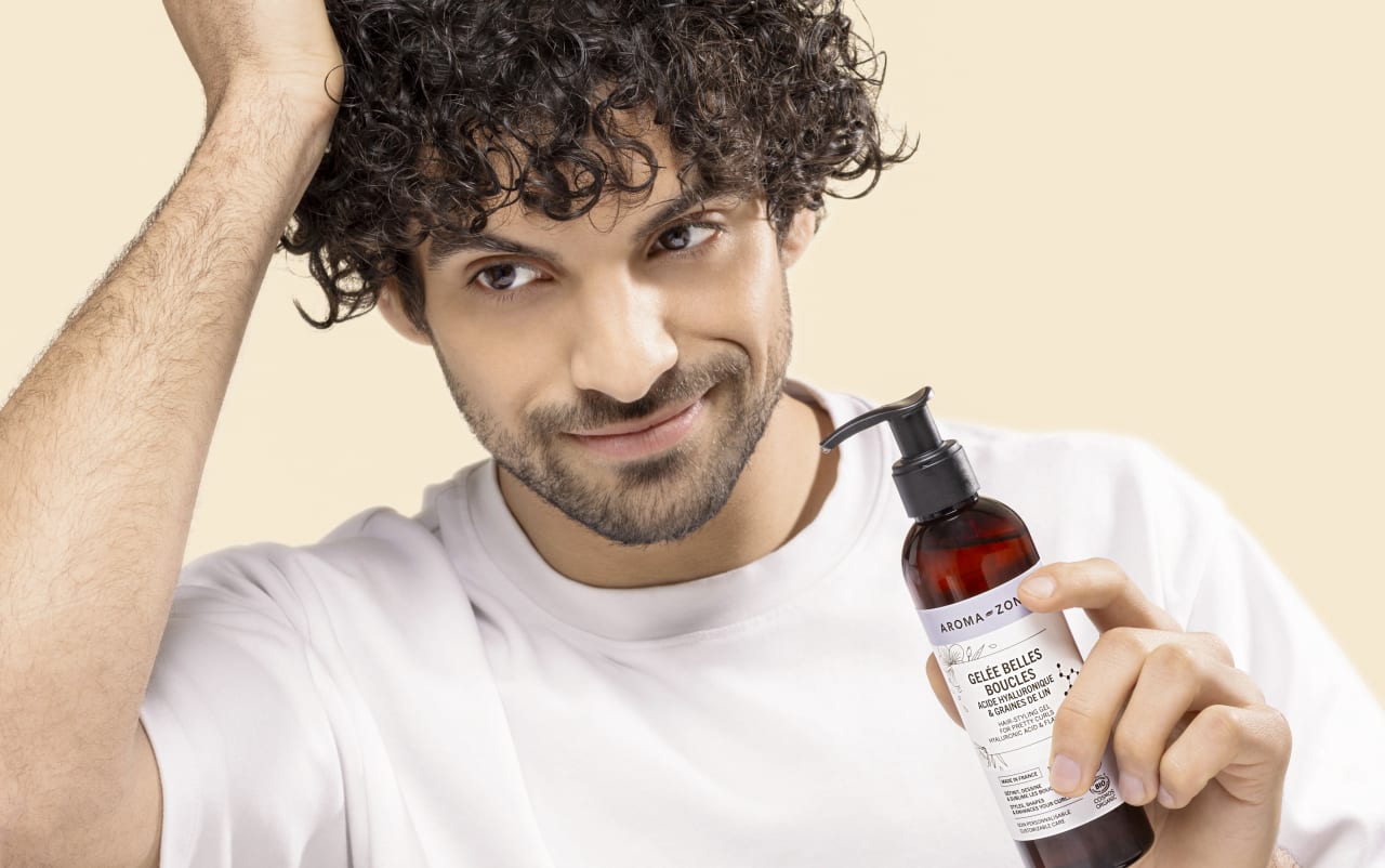 Les bons gestes pour définir les cheveux ondulés de type 2c