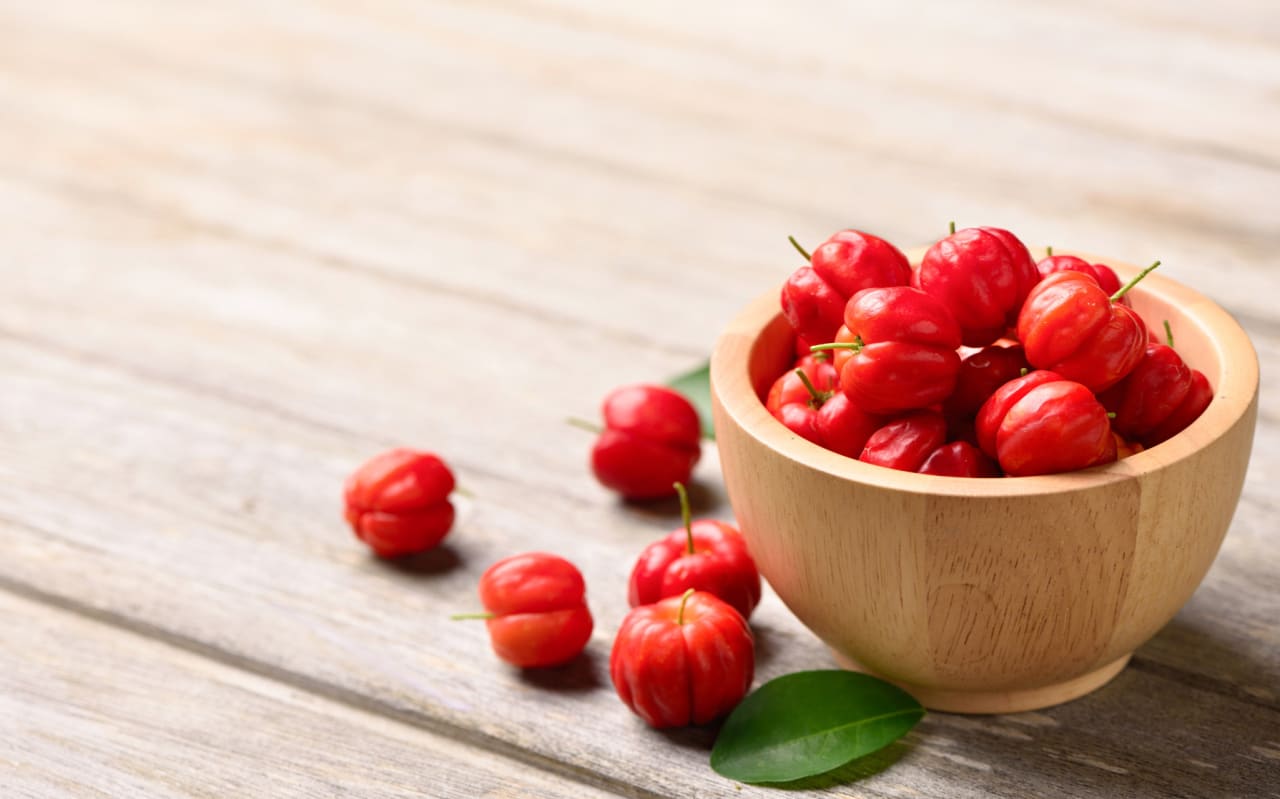 L'Acerola (Malpighia emarginata) : ses bienfaits pour la santé, précautions et conseils de préparation
