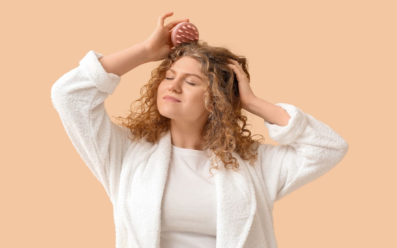 Mi fa male il cuoio capelluto quando mi tocco i capelli: cosa fare?