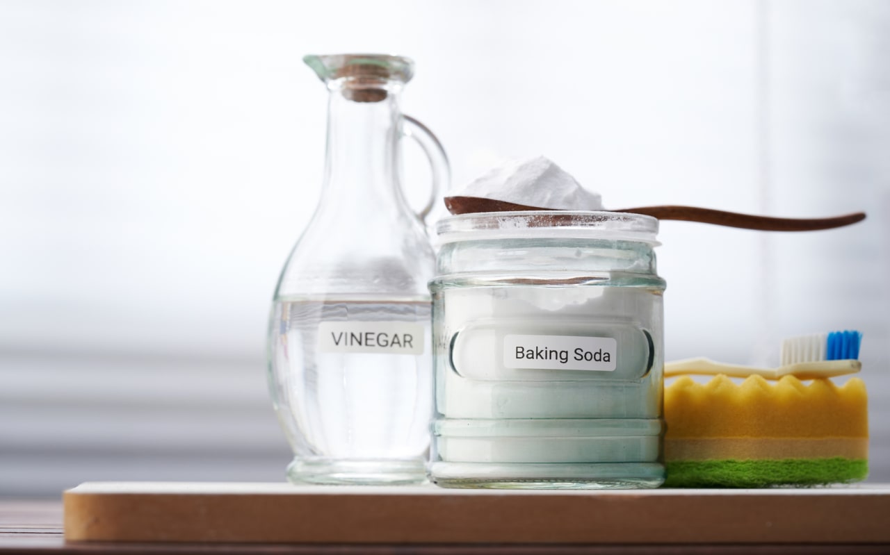 Bicarbonate de soude et vinaigre blanc : quel lien ?