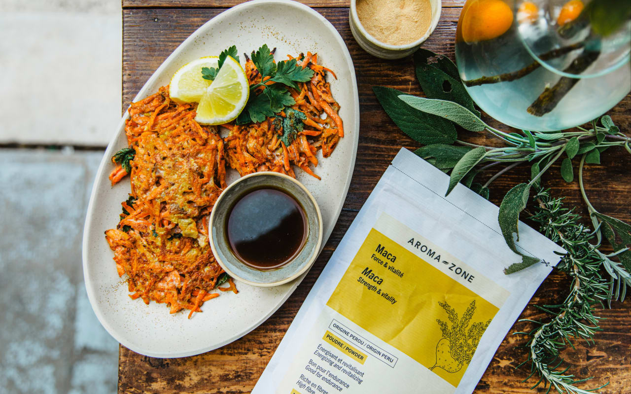 Galettes de carottes nouvelles & persil à la maca : snack léger et plein de vitalité