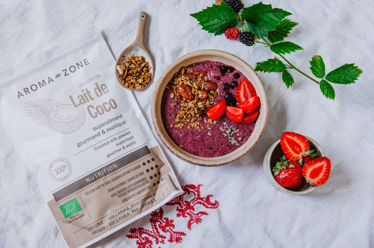 Smoothie bowl aux fruits rouges : recette antioxydante pour une peau lumineuse