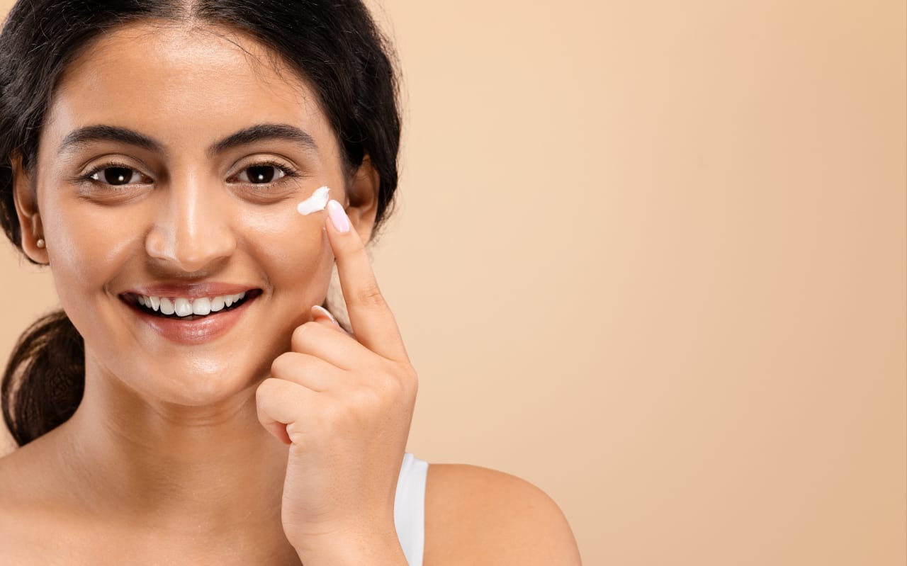 Eccesso di sebo: 6 consigli per regolare la produzione di sebo sul cuoio capelluto o sul viso