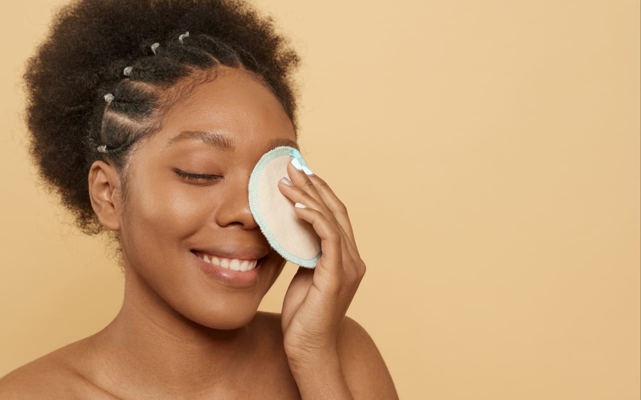 6 conseils pour vous démaquiller efficacement sans irriter votre peau