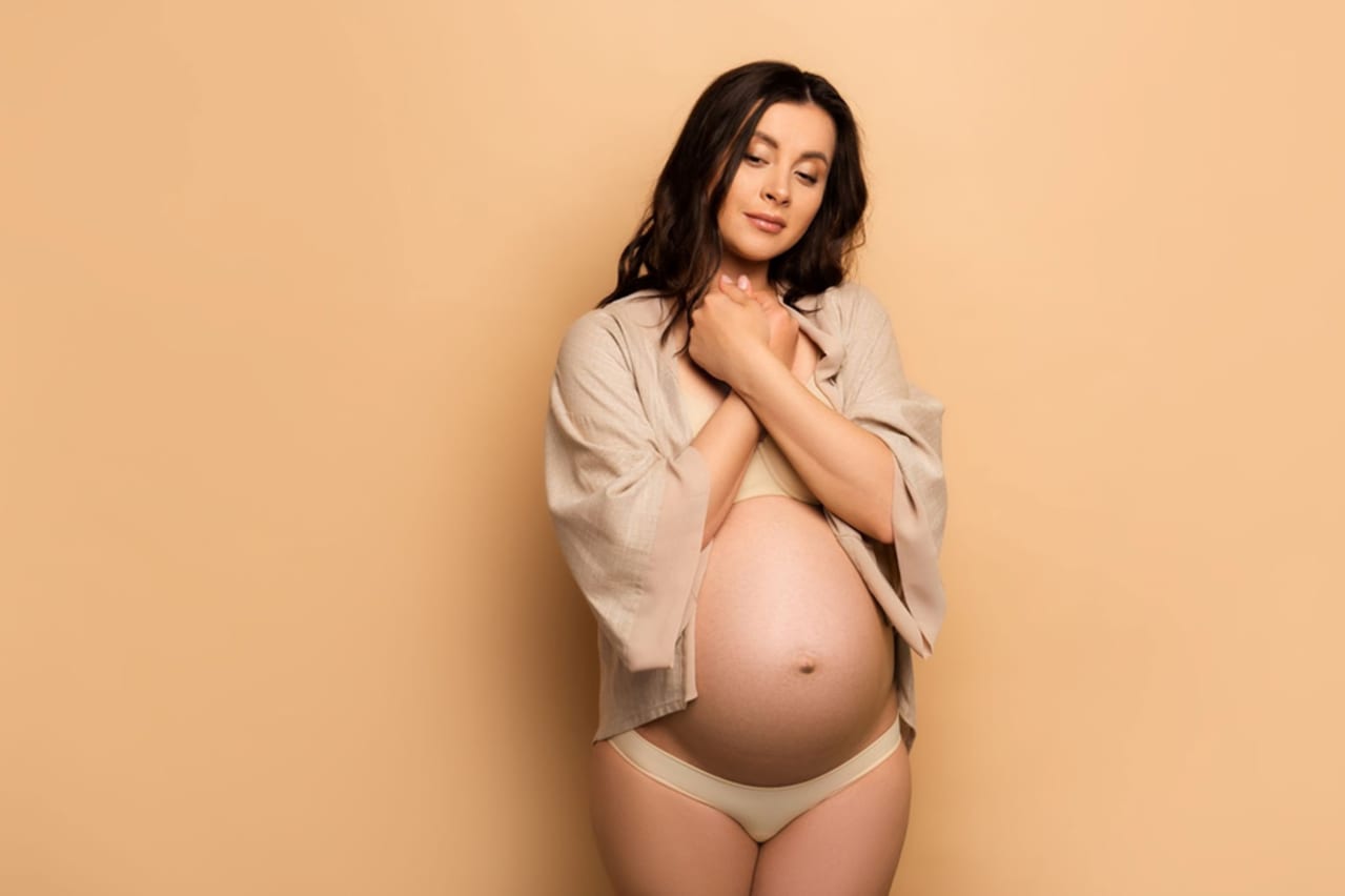 Boutons sur les mamelons pendant la grossesse : causes et soins doux