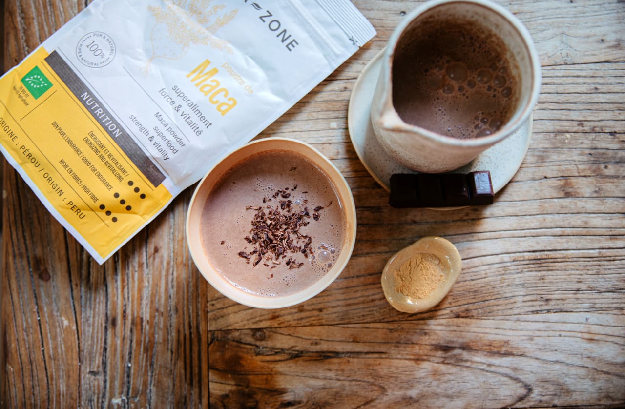 Chocolat chaud au Maca et épices : boisson réconfortante pour soutenir l’énergie et le moral