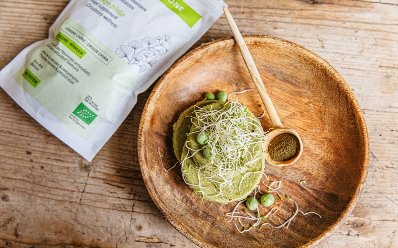 Pancakes verts aux petits pois et ginkgo biloba : recette végétale pour un teint lumineux