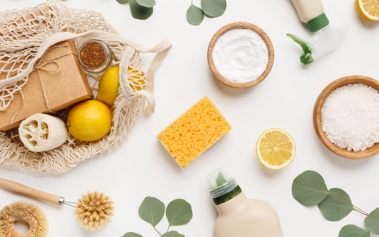 La liste des produits d'entretien naturels clés pour la maison