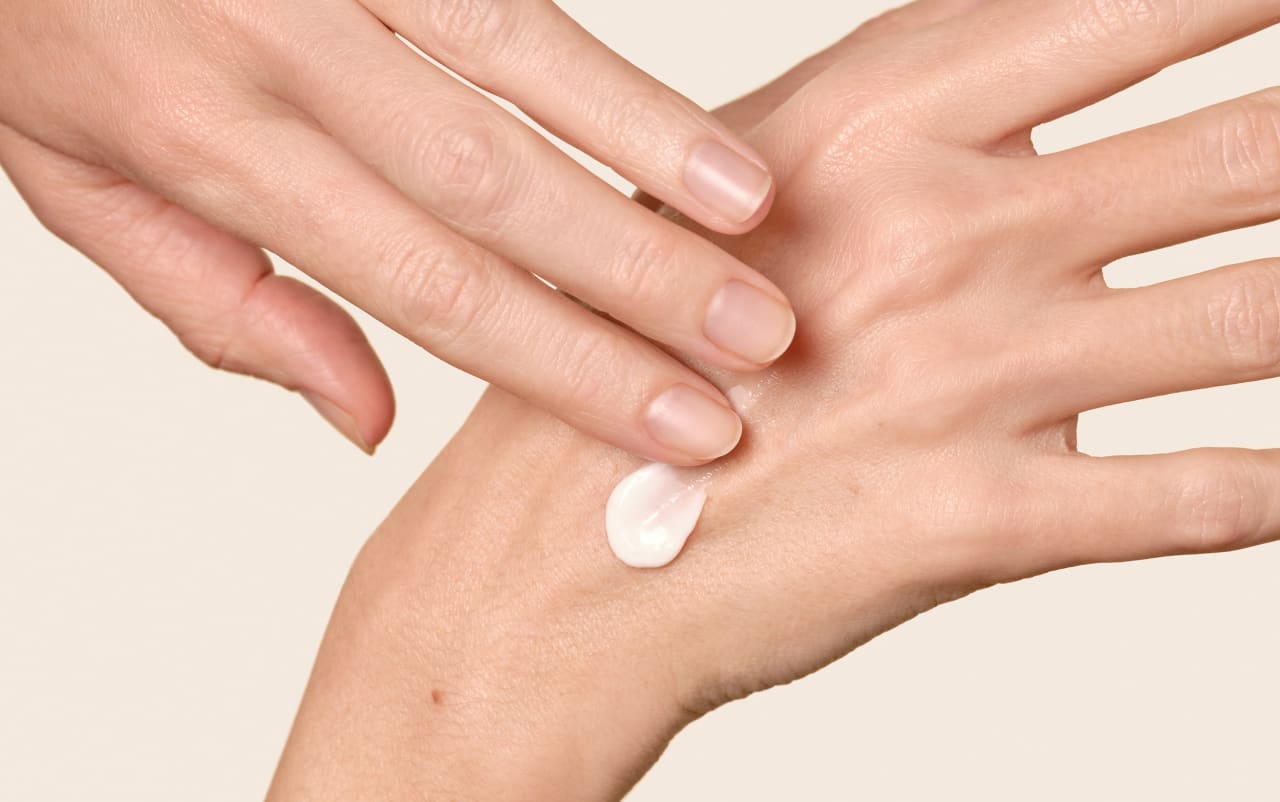 Comment atténuer les taches brunes sur les mains ?