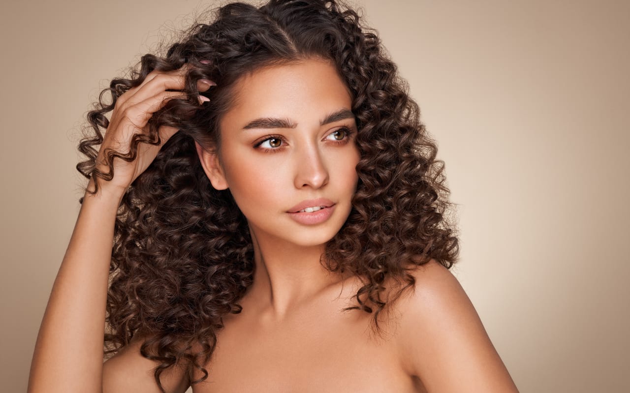 SOS capelli: come fermare la caduta e rinforzare la chioma in modo naturale