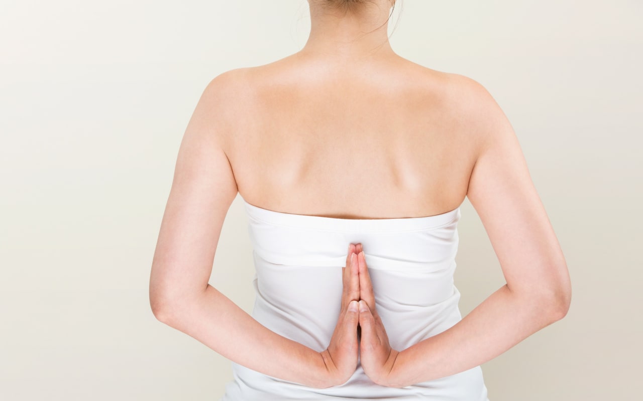 Contractions musculaires dorsales : comment les soulager naturellement ? 