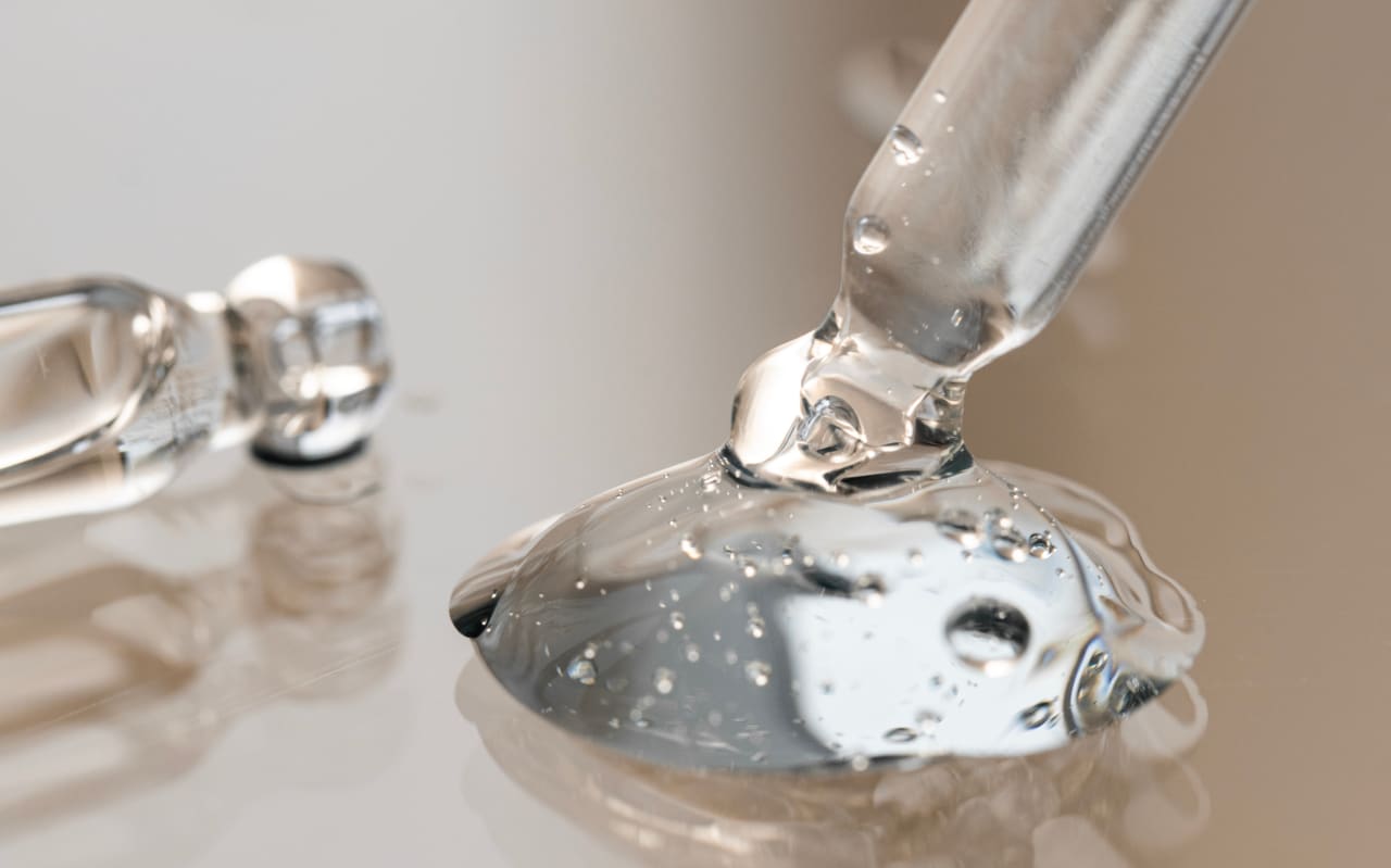 Pourquoi un sérum ne remplace pas un oléosérum (et inversement) ?