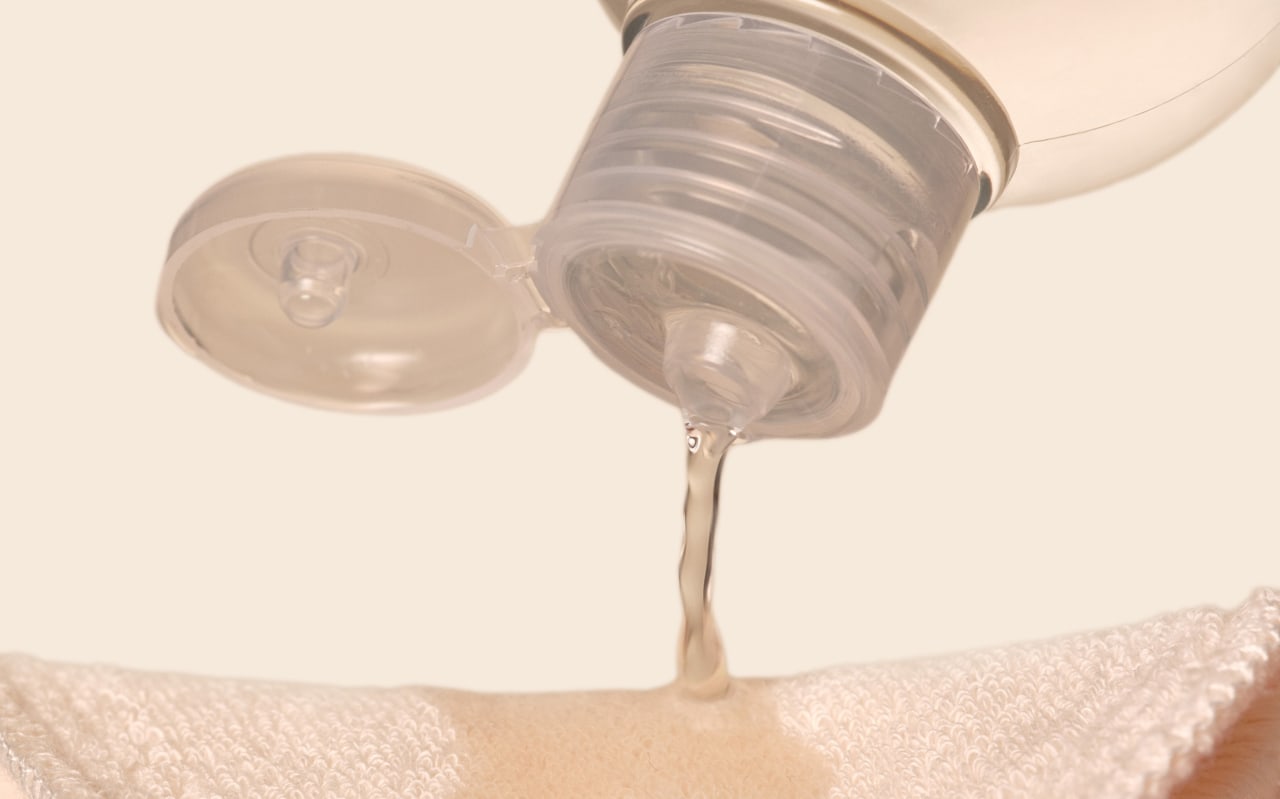 Eau micellaire ou huile démaquillante : laquelle choisir pour se démaquiller ?