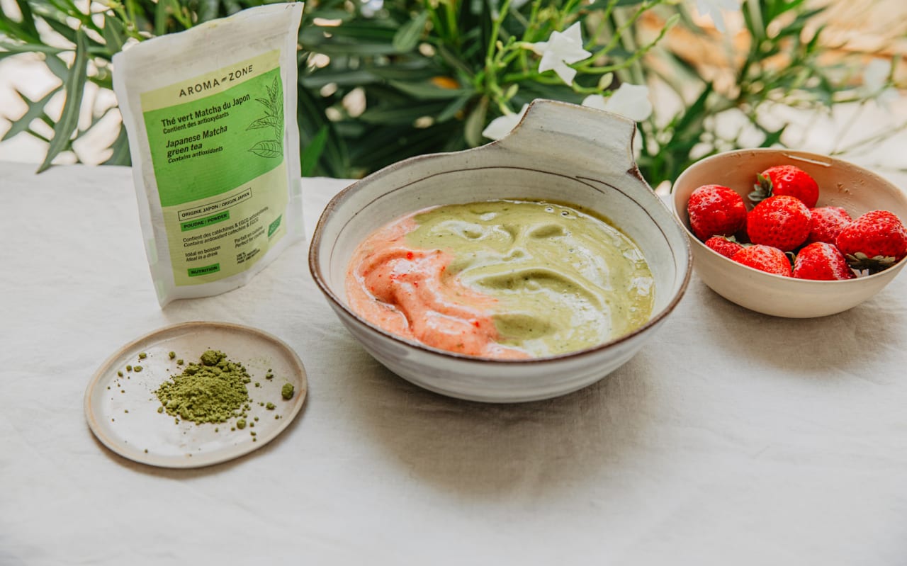 Smoothie bowl marbré fraise & matcha : une recette fraîche et colorée