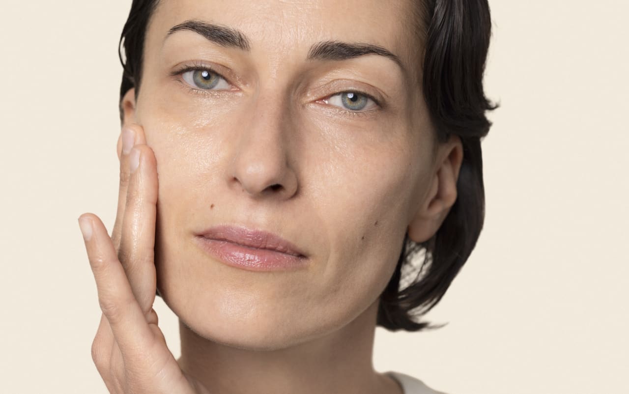 "Je n’y croyais pas, et pourtant : ce sérum naturel Aroma-Zone a visiblement atténué mes tâches en quelques semaines"