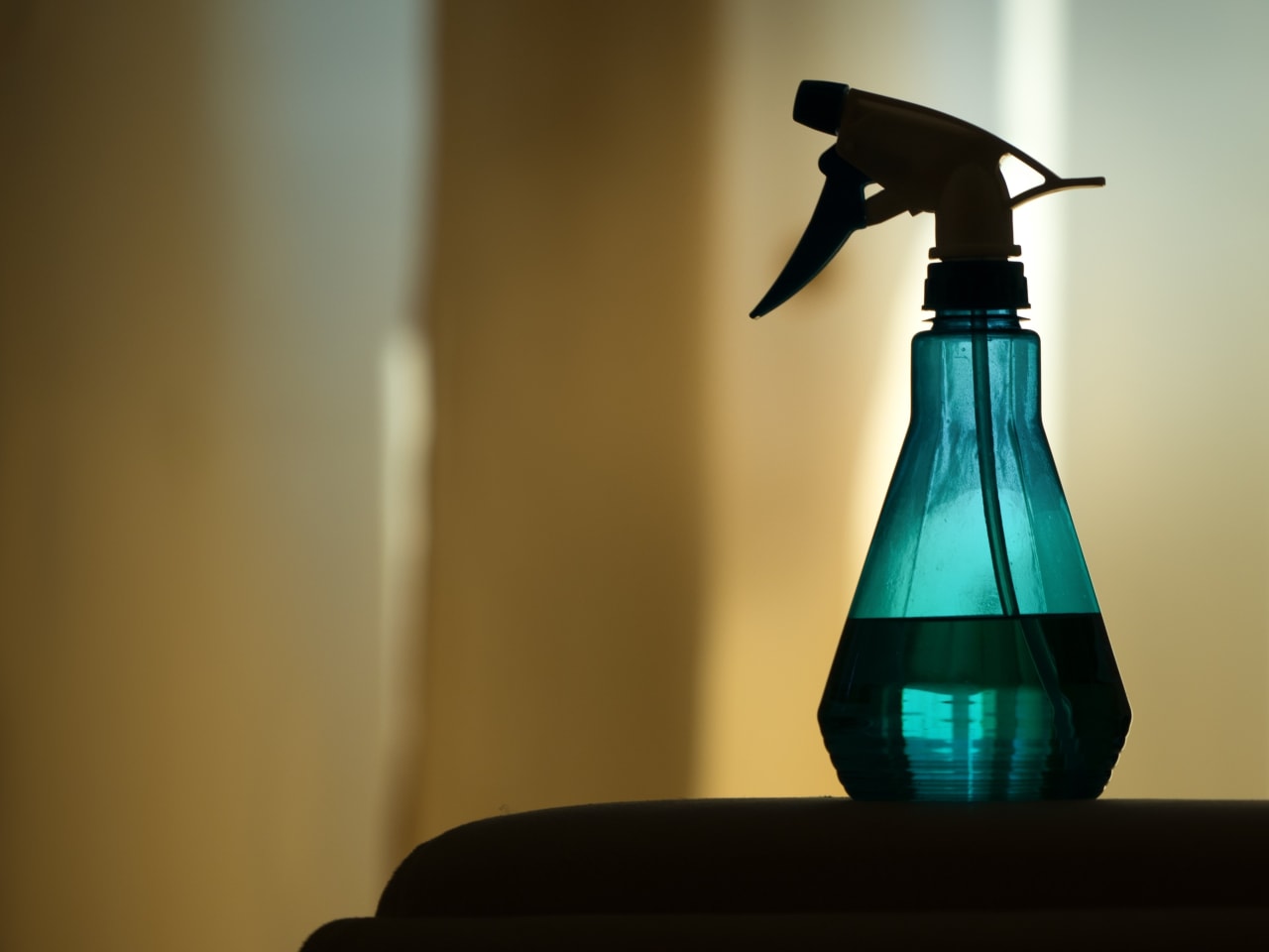 La magie du vinaigre blanc : Utilisations et précautions pour l'entretien de la maison