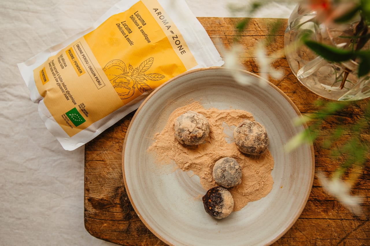 Comment faire des bouchées gourmandes avec de la lucuma, des dattes et de la noix de coco ?