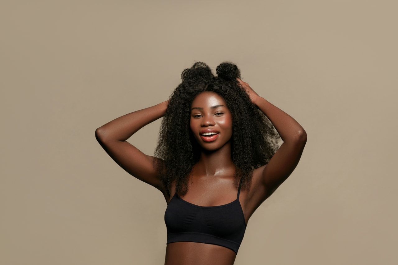 Les meilleurs soins pour les cheveux frisés