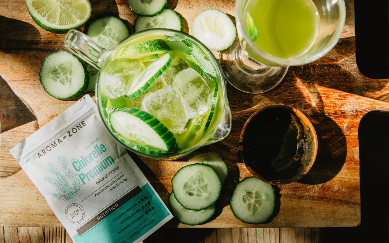 Eau infusée concombre, menthe & chlorelle : une boisson détox et ultra rafraîchissante