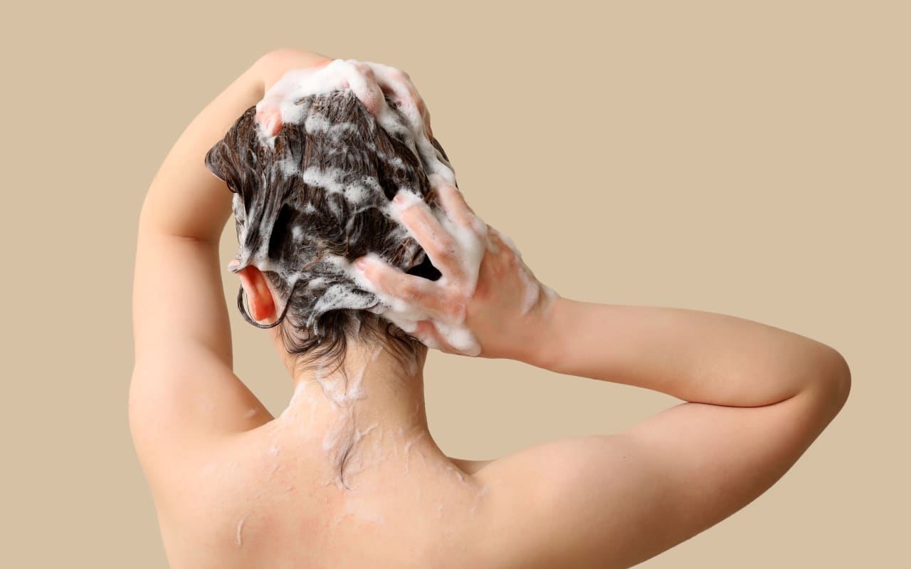 Quels remèdes naturels contre les cheveux cassants ?