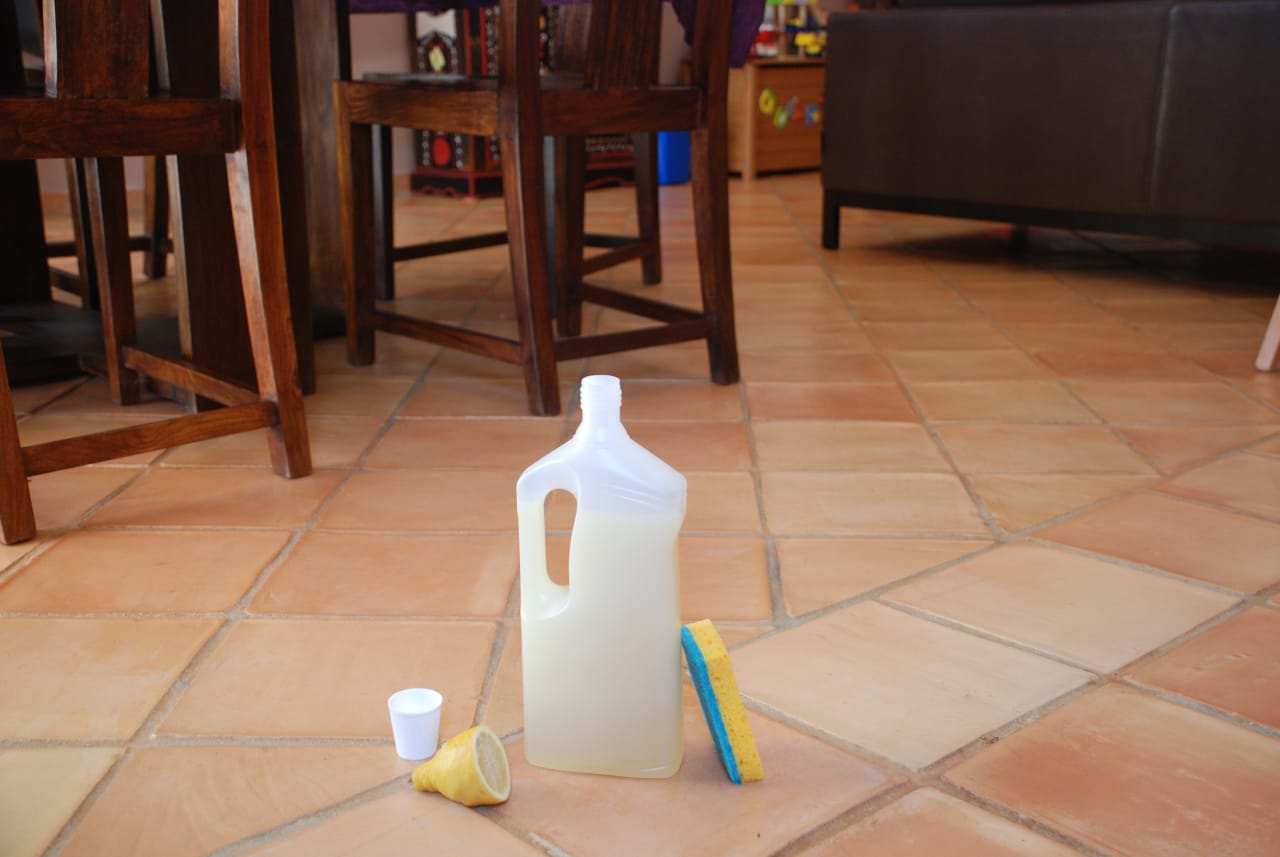 Nettoyant écologique pour sol purifiant et détartrant au savon noir