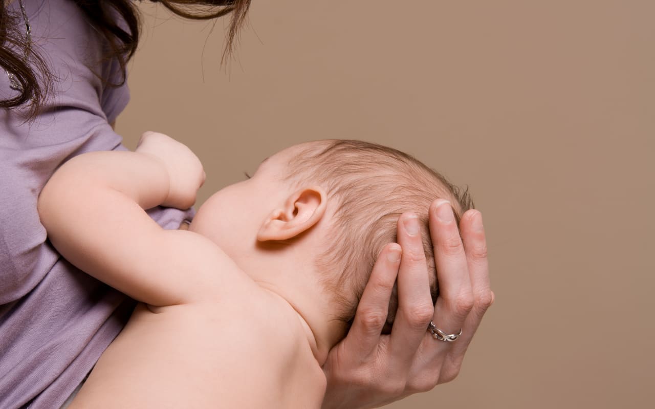 Foods to avoid while breastfeeding: our list