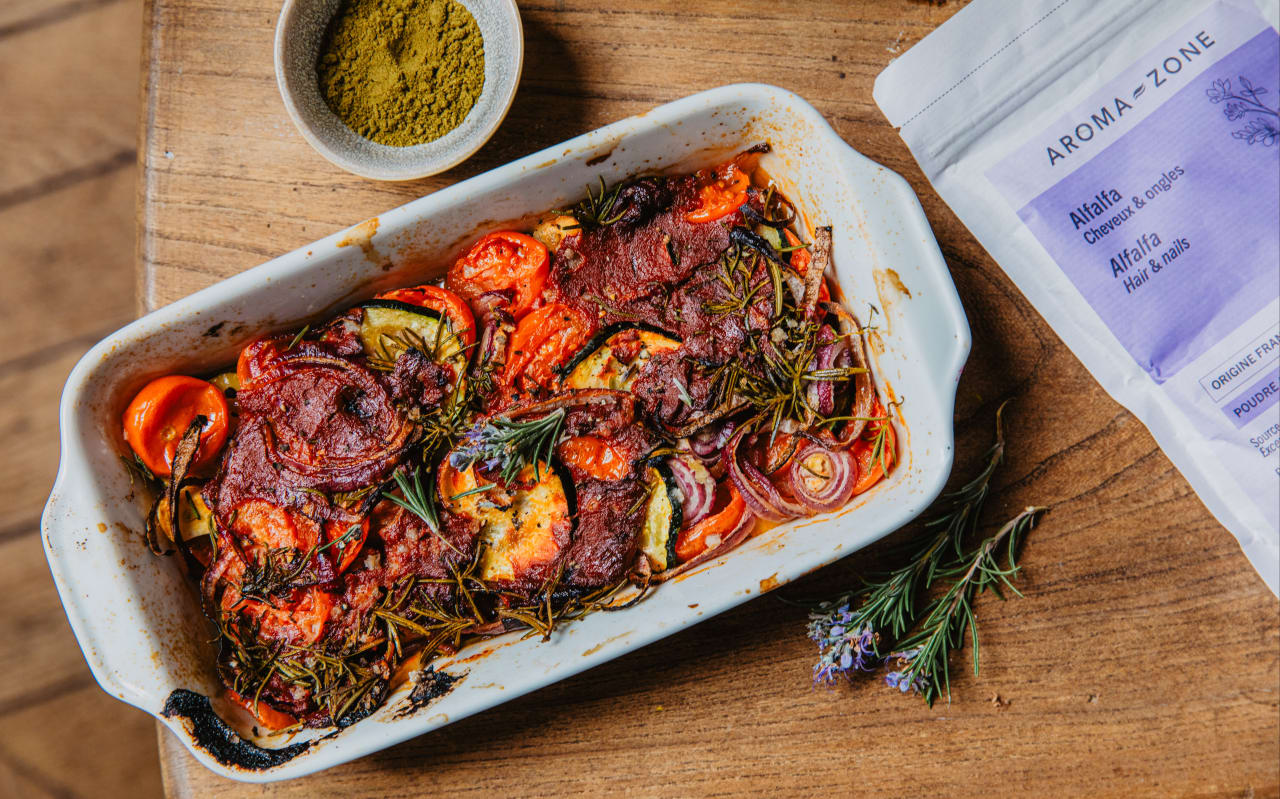 Tian de courgettes & tomates à l’alfalfa : gratin méditerranéen fondant, riche en antioxydants