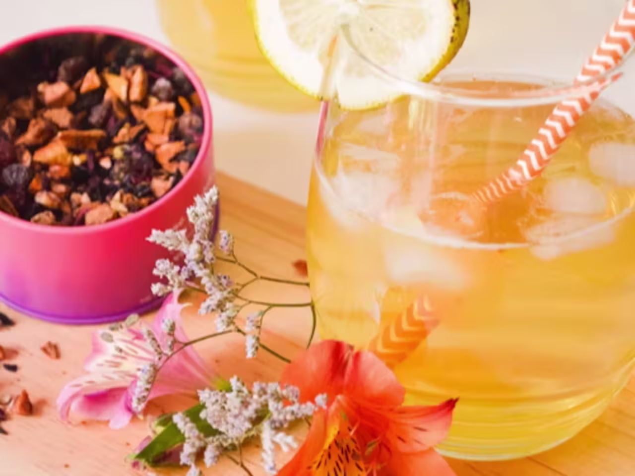 Les bienfaits des infusions aux fruits pour rester hydraté en été