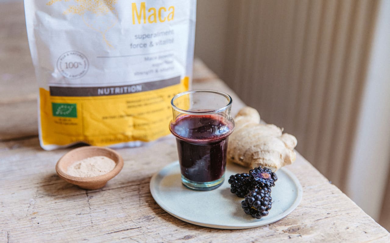 Shot betterave, mûre & gingembre à la maca : une boisson concentrée en saveurs