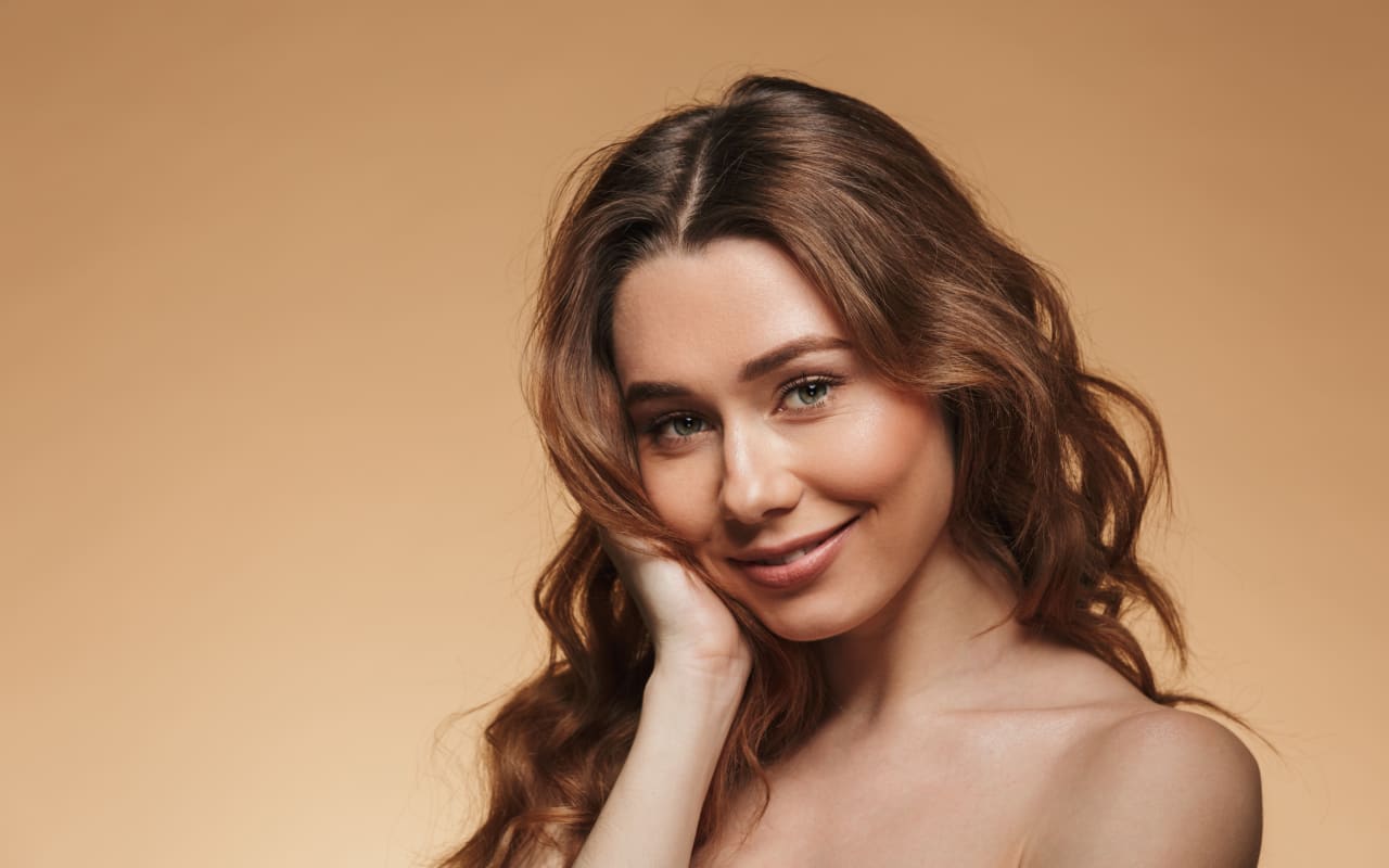 Chute, cheveux fins : un actif naturel stimule la densité capillaire (+10 % en 5 mois selon étude)