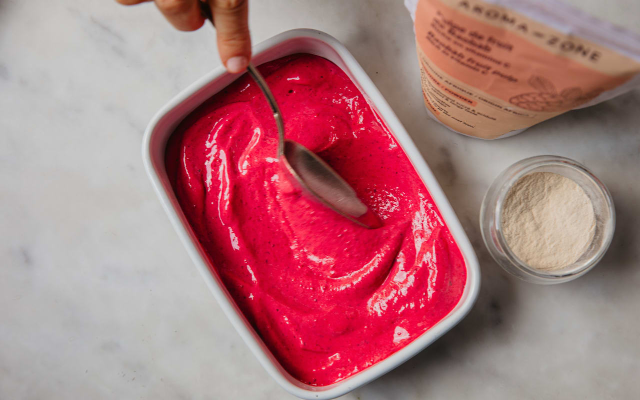 Sorbet express framboise, basilic & yaourt végétal au baobab : une recette fraîche et antioxydante