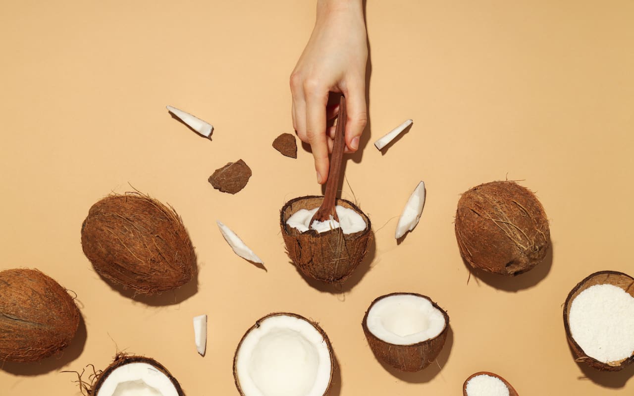 Huile, lait, sucre ou farine : la Coco réinvente vos soins maison et vos recettes healthy