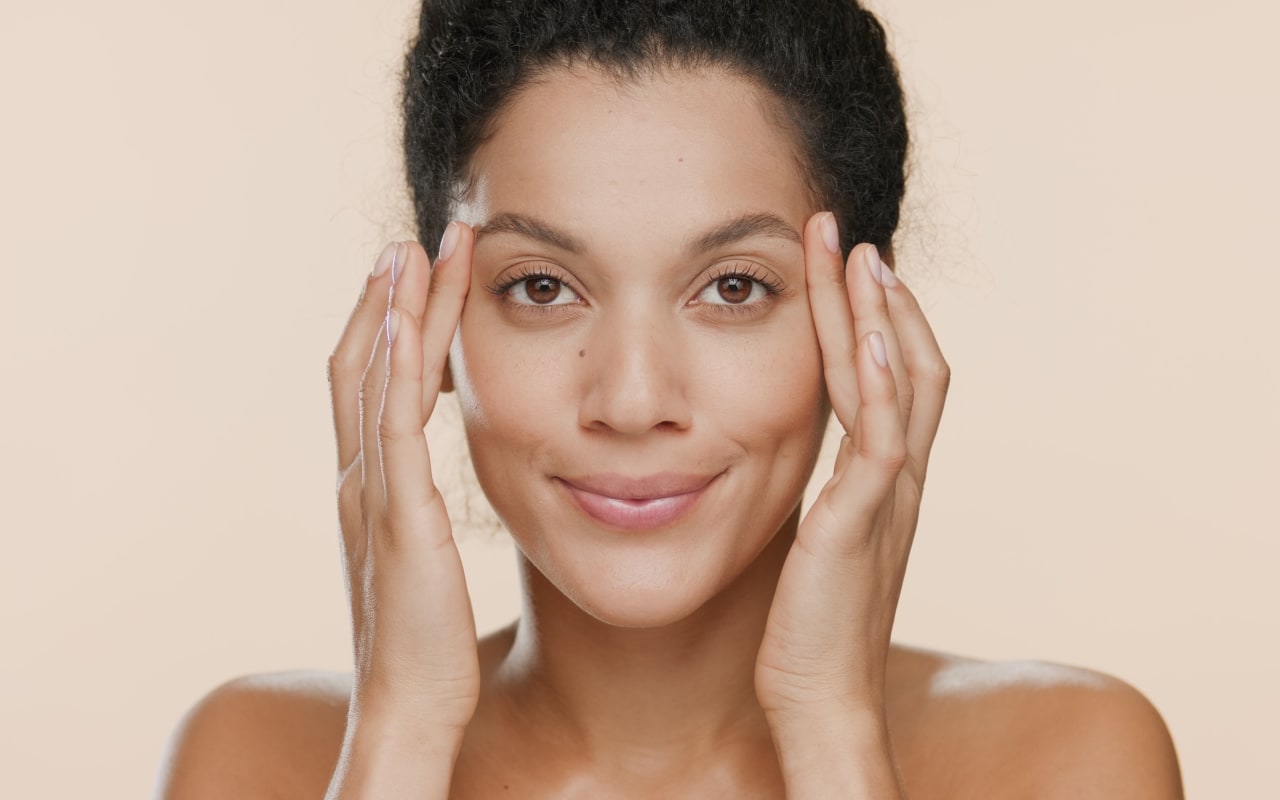Quels sont les bienfaits du niacinamide pour le contour des yeux ?