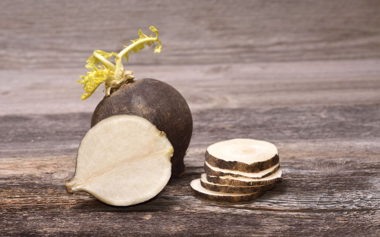 Radis noir : quels sont ses bienfaits et comment l'utiliser ?