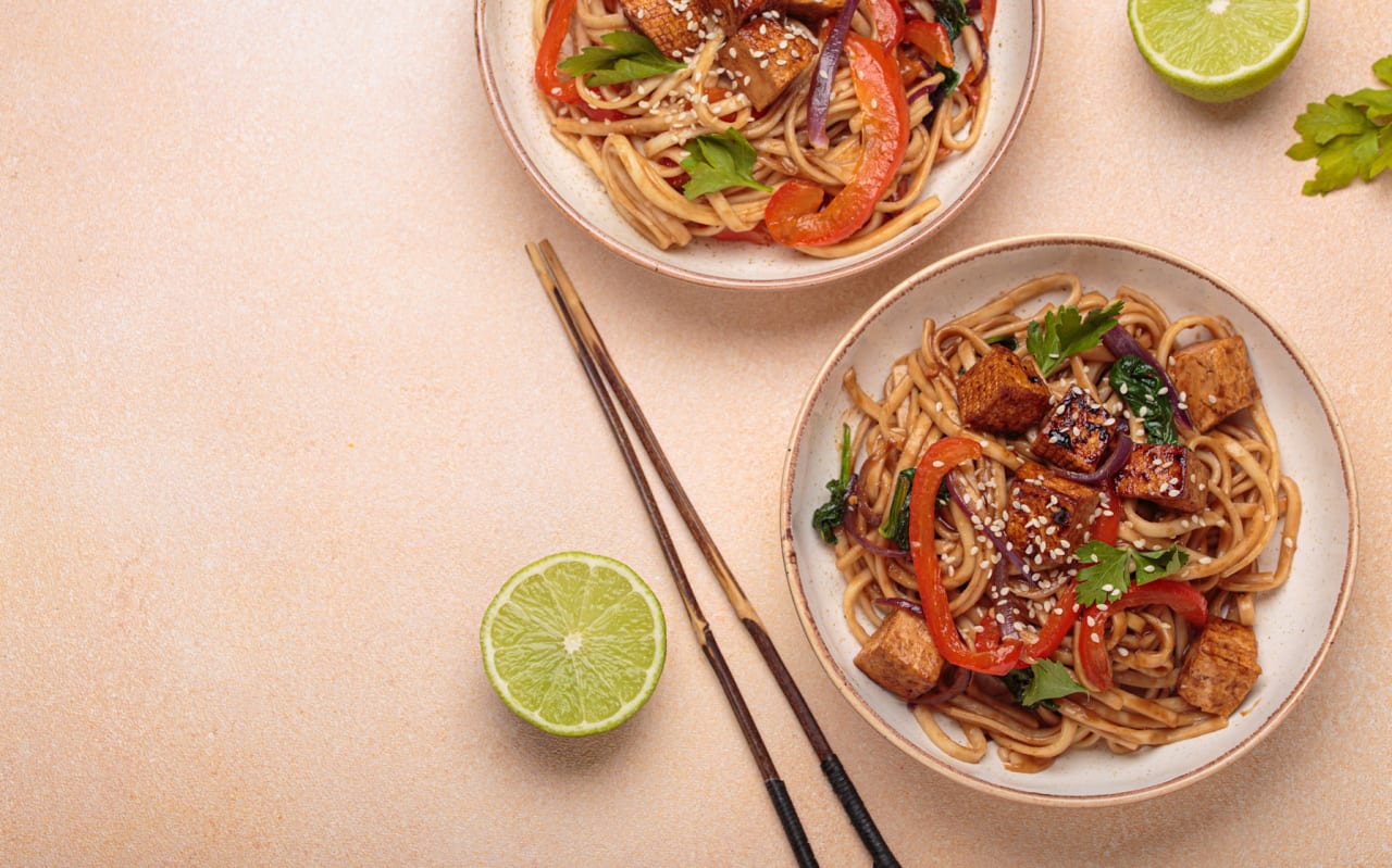 Recettes et secrets des nouilles sautées, un plat incontournable