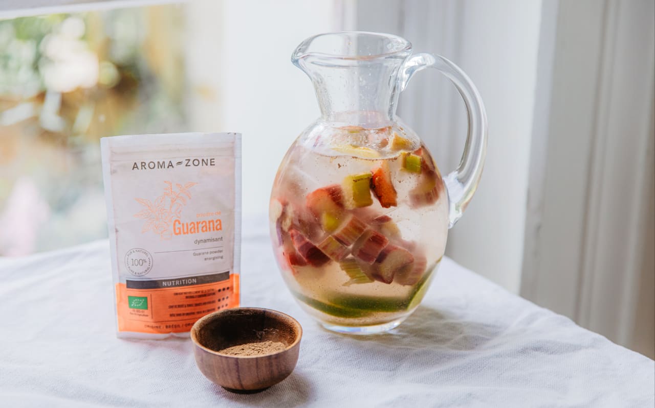 Agua fresca rhubarbe, gingembre & guarana : une boisson fraîche et naturellement tonifiante