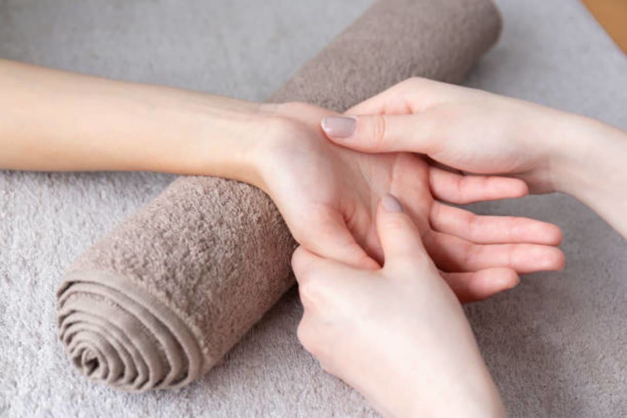 Avez-vous déjà essayé la réflexologie des mains pour soulager vos tensions ?