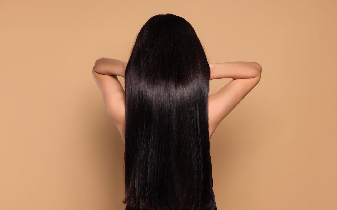 Capelli lucenti e splendenti, i consigli cosmetologici per un effetto specchio naturale
