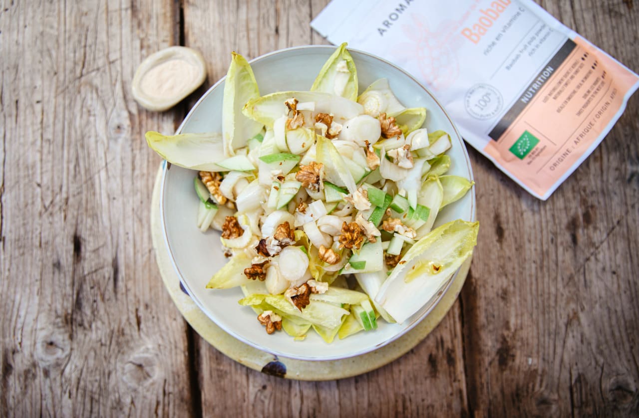 Salade d’Endives, Noix et Pommes, poudre de baobab, une entrée croquante et détoxifiante
