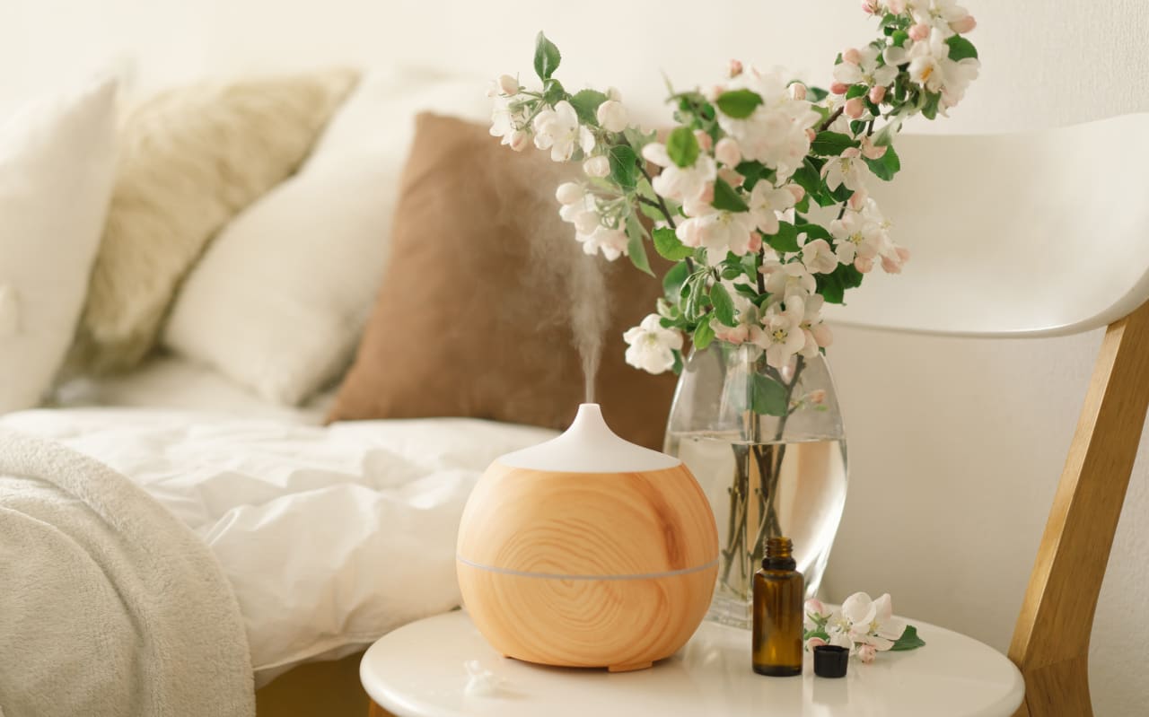 Ce spray maison au Lemongrass assainit votre intérieur et chasse les acariens